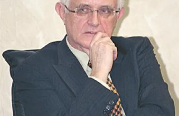 Pavel Gantar bo rok za zbiranje 40.000 potrebnih podpisov za razpis referenduma določil v petek, 31. decembra.