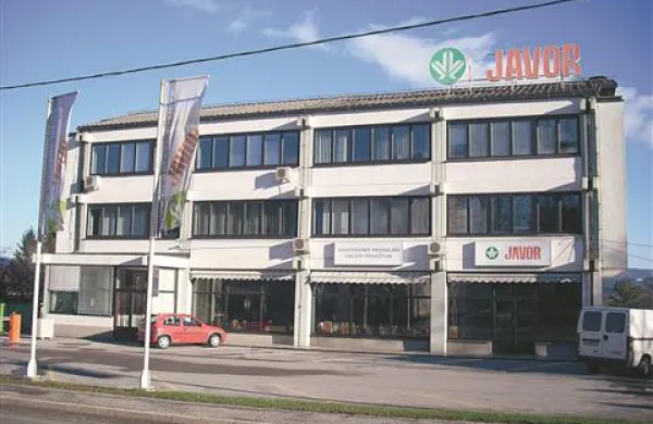Matična družba Javor je največja upnica družbe Javor Pohištvo, ki je v prisilni poravnavi. 