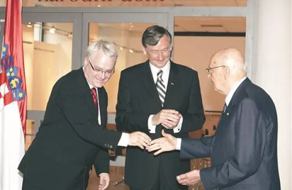 Ivo Josipović, Danilo Türk in Giorgio Napolitano skupaj v Narodnem domu v Trstu