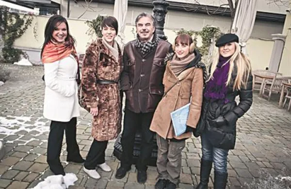 Alenka Gotar, vizažistka Mateja Naberšnik, Radolfi, producentka  Leila Jelić, piarovka Kaly Kolonič (z leve)