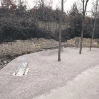 Počivališče na Škofijah so opremili s klopco za počitek, stojalom za kolesa in košem za smeti.