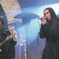 Deja vu - nekdanja glasbena soborca Peter Dekleva in Tinkara Kovač ponovno par, a le za dve pesmi  