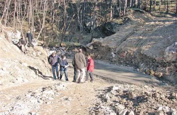 Cesto mimo plazu bodo usposobili v tednu dni