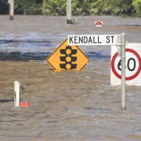 Poplavljena ulica v mestu Bundaberg v Queenslandu  