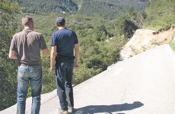 Septembrska ujma z močnim deževjem je uničila 700 metrov državne ceste med Lokavcem in Predmejo ter prekinila daljnovod, ki je oskrboval črpališče Skuk, na katerega je vezan vodovod Gora