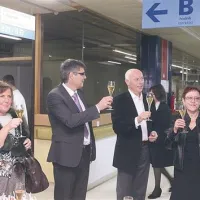 Pogonu skupne urgence so nazdravili (z leve) Edvina Gregorič, v.d. strokovne direktorice SBI, minister Dorjan Marušič, direktor SBI Jani Dernič in Ljubica Kolander Bizjak, pomočnica direktorja za strokovne zadeve v koprskem ZD 