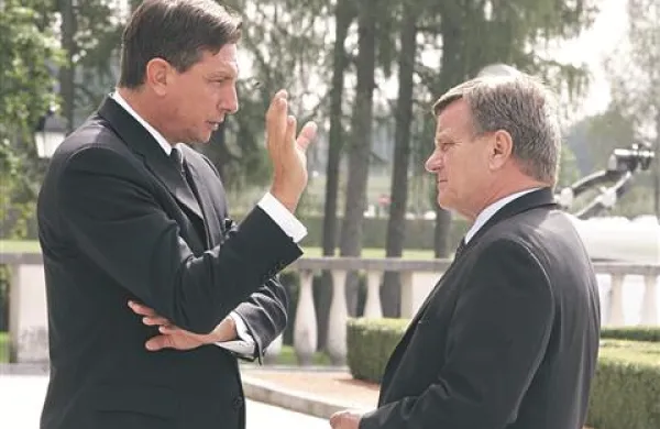 ... in predsednikom vlade ...