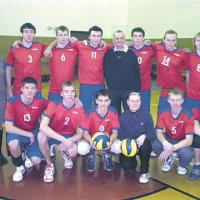 Zoran Jerončič (stoji v modrem) z moštvom Fakultete za šport v Minsku