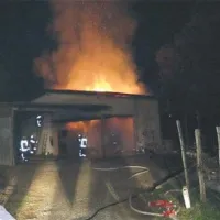 Ogenj je uničil hlev in senik v Lukežičih