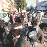 Opazovanje delnega Sončevega mrka na Bevkovem trgu v Novi Gorici