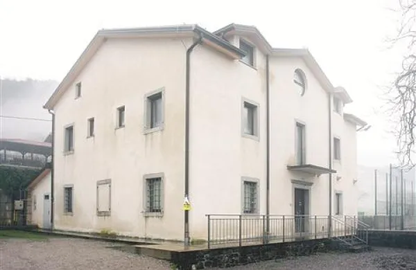 Vaški dom v Kodretih čaka na mlade družine in vrišč otrok