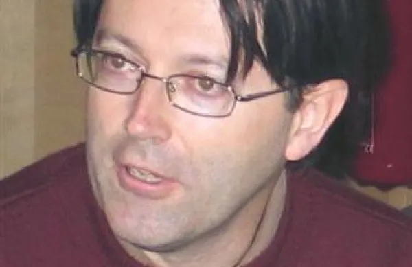 Dr. Peter Turk: “Mala Triglavca kaže, da se je prav na Krasu začela stalna poselitev z udomačitvijo goveda, z začetki gojenja žita, s keramiko. To se začne v šestem tisočletju pred Kristusom na Krasu, v osrednji Sloveniji pa se začne dogajati šele 1000 let pozneje.”