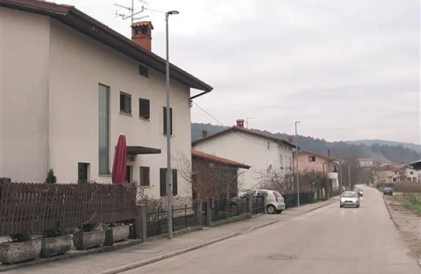Pri postavljanju pametnih luči, ki so jih ponekod v Mirnu že postavili (na fotografiji), bo sodelovala tudi svetovna korporacija Phillips