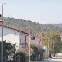 Pri postavljanju pametnih luči, ki so jih ponekod v Mirnu že postavili (na fotografiji), bo sodelovala tudi svetovna korporacija Phillips   