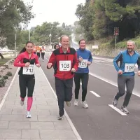 Zadnji kilometer, levo Simona Glavan