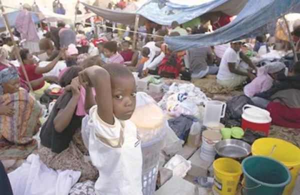 V taboriščih na Haitiju so ženske izpostavljene spolnemu nasilju, so sporočili iz nevladne organizacije Amnesty International. 