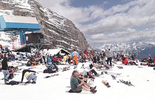 Med slovenskimi smučišči so sodelovala smučarska središča Kanin (na fotografiji), Krvavec, Kranjska Gora ter Stari Vrh.