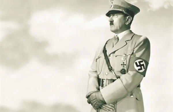 Zaradi velikega zanimanja so razstavo, ki skuša pojasniti veliko priljubljenost Hitlerja, za nekaj tednov podaljšali.
