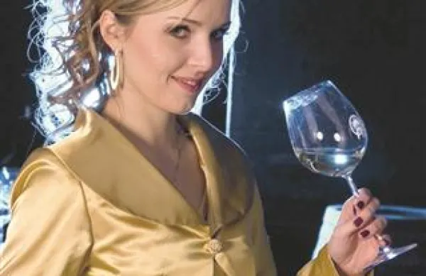 Andreja Erzetič, vinska kraljica minulega  leta, se poslavlja. 