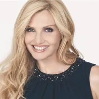 “Povsem razumem Berlusconija. Nisem njegov tip ženske! Mene pa nikoli niso privlačili starejši, uspešni gospodje.” Lorella Cuccarini, televizijska voditeljica, o kateri je italijanski premier dejal, da ima premajhne prsi