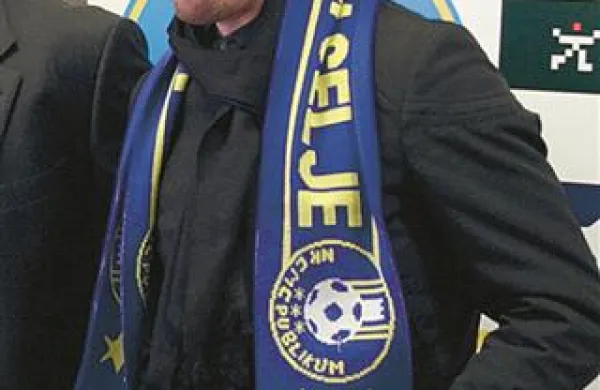 Sebastjan Cimirotič se to pomlad ne bo oblačil v rumeno-modre šale. Vsaj v koprskega ne! Fotografija je nastala ob prestopu Cimeta v celjski Publikum, ki ima prav tako rumeno-modre klubske barve.
