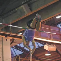 Jure Batagelj je v skoku s palico postavil soliden rezultat 490 cm