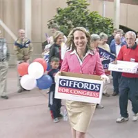 Demokratska kongresnica iz Arizone Gabrielle Giffords je preživela sobotni atentat, toda njeno okrevanje bo zelo dolgotrajno. 