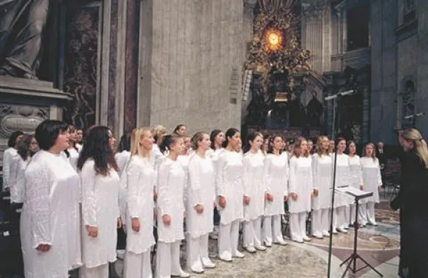 Zbor Carmina Slovenica je v Vatikanu nastopil že leta 2002.
