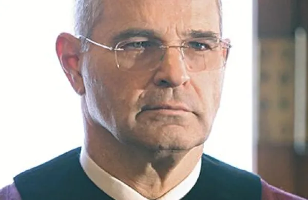 Poleg Zvonka Fišerja (na fotografiji) je za mesto državnega tožilca  kandidiral še Alexander von Thurn Taxis, čigar prijavo je pravosodno ministrstvo zavrnilo.