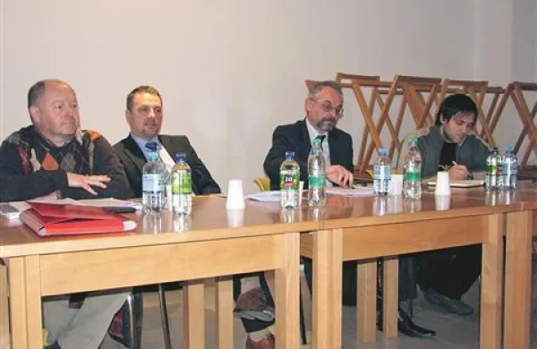      Samo Bevk in Zoran Kotolenko (z leve) sta za, Rado Likar in Marko Funkl pa proti novemu zakonu o malem delu.