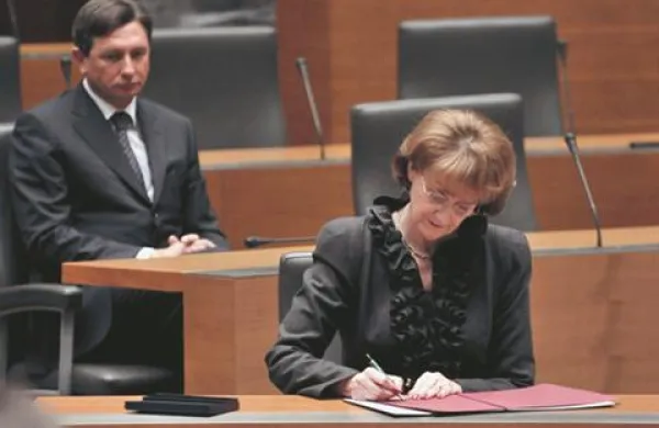 Nova ministrica je  že zaprisegla pred državnim zborom.
