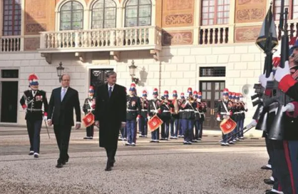 Knez Albert II. Monaški je predsedniku dr. Danilu Türku ob njegovem uradnem obisku podelil odlikovanje Veliki križ reda svetega Karla