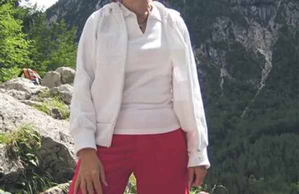 Elen Twrdy se rada  poda na izlet v gore. 