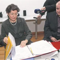 Kopije dokumentov o razvpitem poslu bodo poslali računskemu sodišču in ga prosili za novo tolmačenje.