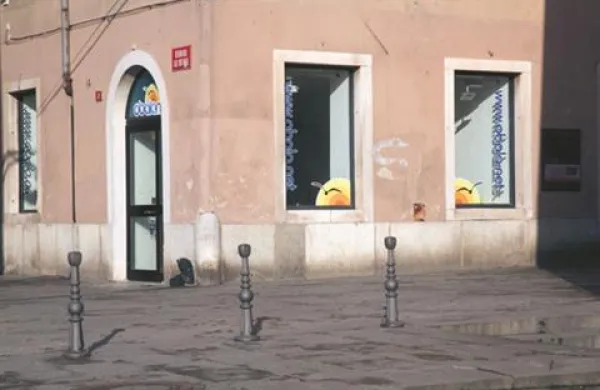 Ekipa portala Obala.net ustvarja v prostorih na Resljevi ulici v Kopru.