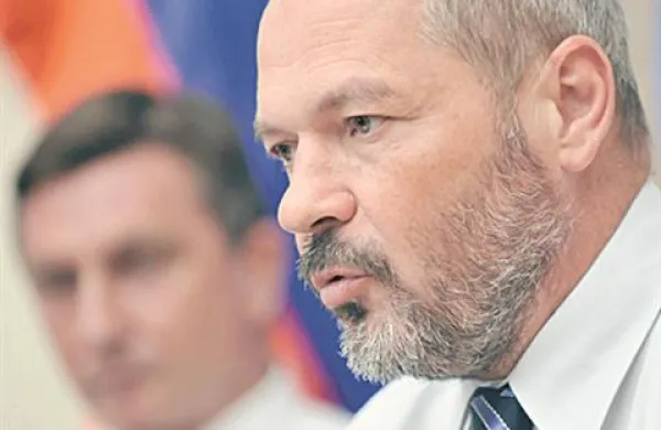 Več o vsebini porevizijskega poročila in morebitnem pozivu premieru, naj predlaga razrešitev Franca Križaniča (na sliki), bo znanega po današnji novinarski konferenci računskega sodišča.