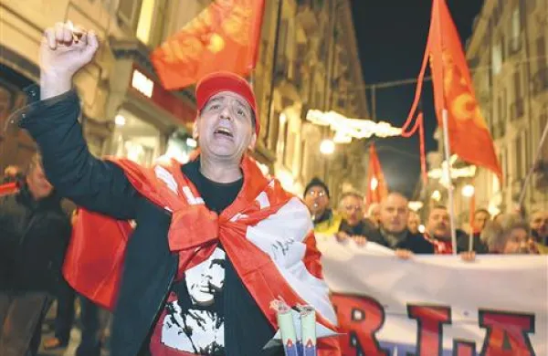 Slediti  Kitajski ali propasti