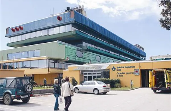 Izolska bolnišnica je zaradi virusa gripe obiske bolnikov omejila na najnujnejše.