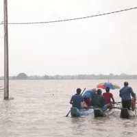 Poplave na Šrilanki so z domov pregnale milijon ljudi.