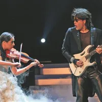 Zaključno prireditev Slovenka leta 2010 v ljubljanski Drami sta z Vivaldijevo simfonijo uvedla dva izjemna virtuoza - Anja Bukovec na violini in Bor Zuljan na električni kitari