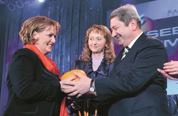 Zlato jabolko in naziv Osebnost Primorske za leto 2009 je lani dobila Tea Leban (levo) 