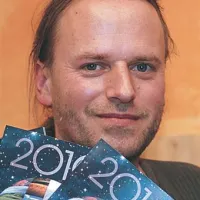 Gaia in Alan Asta: Pobudnika ustanovitve Planeta 47 v Koštaboni, prvega razvojno-raziskovalnega centra za otroke in mladino z Downovim sindromom v Sloveniji. Tu bodo s pomočjo različnih programov, delavnic in svetovanj podpirali otroke in pomagali njihovim družinam. Zakonca Asta, tudi starša otroka z Downovim sindromom, javnost spodbujata k preseganju predsodkov. Prispevala sta k spreminjanju zakona o posebnih potrebah, sodelujeta pri pripravi prilagojenih učbenikov, skupaj s partnerji imata v načrtu tudi razvijanje programov zaposlovanja.