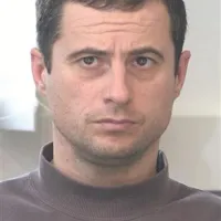  Igor Benko, poveljnik štaba ajdovske civilne zaščite, se že desetletje intenzivno posveča delu na velikih plazovih. Nenehno spremlja dogajanje in sodeluje pri reševanju težav na plazu Slano blato, zdaj pa še na bližnjem plazu Stogovce. Vse to delo, v zadnjem obdobju tako rekoč vsakodnevno, opravlja prostovoljno. S tem pa Benko ne prispeva le k reševanju premoženja pri nas; ugotovitve ekipe strokovnjakov, ki se ukvarja s Slanim blatom in katere član je tudi Benko, so namreč že dve leti v ospredju kongresov o plazovih po svetu. Ljubljanska fakulteta za gradbeništvo pa si je prav na podlagi raziskav na Slanem blatu prislužila naziv svetovnega centra odličnosti za zmanjšanje tveganj na tem področju.