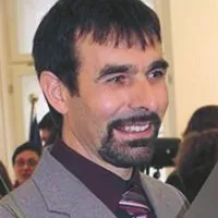  Miro Šuligoj Bremec: Turistično društvo Lokovec je za svoje vztrajno delo na etnološkem področju dobilo Murkovo listino. Društvo s svojim delovanjem prispeva k oživljanju demografsko ogroženega območja. Eden vidnejših članov, ki je prispeval k prepoznavnosti društva, je njegov predsednik Miro Šuligoj Bremec. Bremec je bil tudi koordinator projekta Ljudem, s katerim so izoblikovali vsebine za vzpostavitev mreže ekomuzejev, ki naj bi postali središča za ohranjanje in prenos znanja rokodelskih obrti. Turistično društvo Lokovec je postalo tudi nosilec staroverskega kačarskega izročila, ki je vpisano tudi v register žive kulturne dediščine pri SAZU.