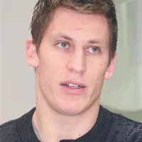 Valter Birsa:  Skupaj z našimi reprezentanti je navdušil Slovenijo, ki jo je svetovno nogometno prvenstvo prikovalo pred zaslone. Birsa je prvi Primorec, ki se ponaša z zadetkom na svetovnih prvenstvih. 25-letnik, nepogrešljivi član naše reprezentance, je kljub uspehu preprost in razumen mladenič. Zaradi Birse so v Primorje in v Šempeter že pri njegovih 11 letih prihajali ogledniki, kasneje pa še menedžerji znanih klubov. Pri 19 letih je pri odhodu v tujino raje kot hiter zaslužek izbral postopno zorenje.