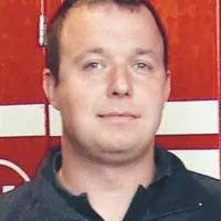 Peter Ventin je tisti gasilec, ki je v poplavah, tako kot številni drugi gasilci, nesebično pomagal. Posebej smo si ga zapomnili, ker je pomagal rešiti tri človeška življenja: dveh italijanskih državljanov, ki jima je deroča Dragonja odnesla avto in sta splezala na drevo, in življenje gospe, ki je bila v tisti hudi nedeljski noči ujeta v vinogradu. Peter Ventin je poklicni gasilec Gasilske brigade Koper, pa tudi potapljač, obenem pa še prostovoljni gasilec in poveljnik Gasilskega društva Piran. S to nominacijo simbolizira in pooseblja vse gasilce, ki nam vselej, ko je treba, nesebično priskočijo na pomoč.