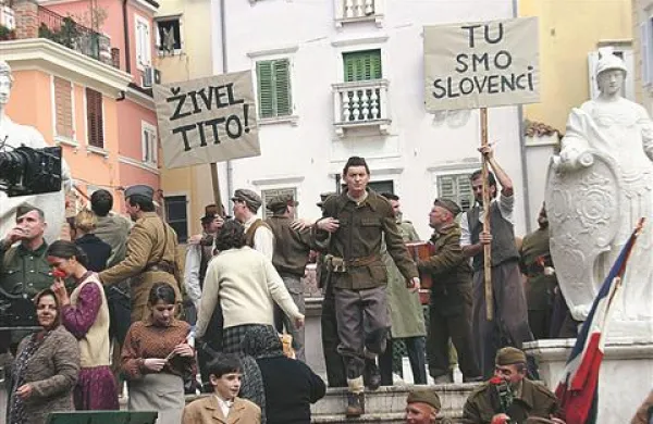 Prizor s snemanja filma Piran-Pirano. “O Vojnovićevem filmu se bo zanesljivo še veliko govorilo,” pravi Annamaria Percavassi.