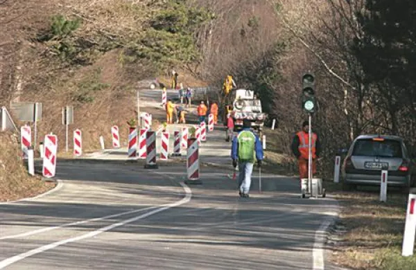 Cesti Ajdovščina-Col je odprta za ves promet, tudi za vozila težja od 7,5 ton.