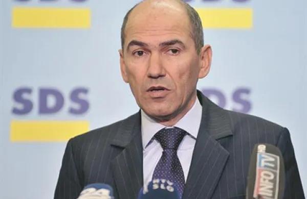   Če bi bile volitve jutri, bi za stranko SDS glasovalo dobrih 26 odstotkov volivcev, razkriva anketa časnika Delo.