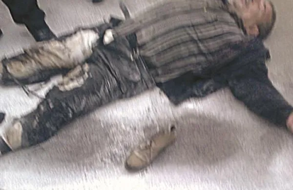Včeraj se je pred parlamentom v Kairu poskušal zažgati 49-letni lastnik restavracije Abdouh Abdel Moneim (na fotografiji), danes pa je isto storil nek drugi moški.
